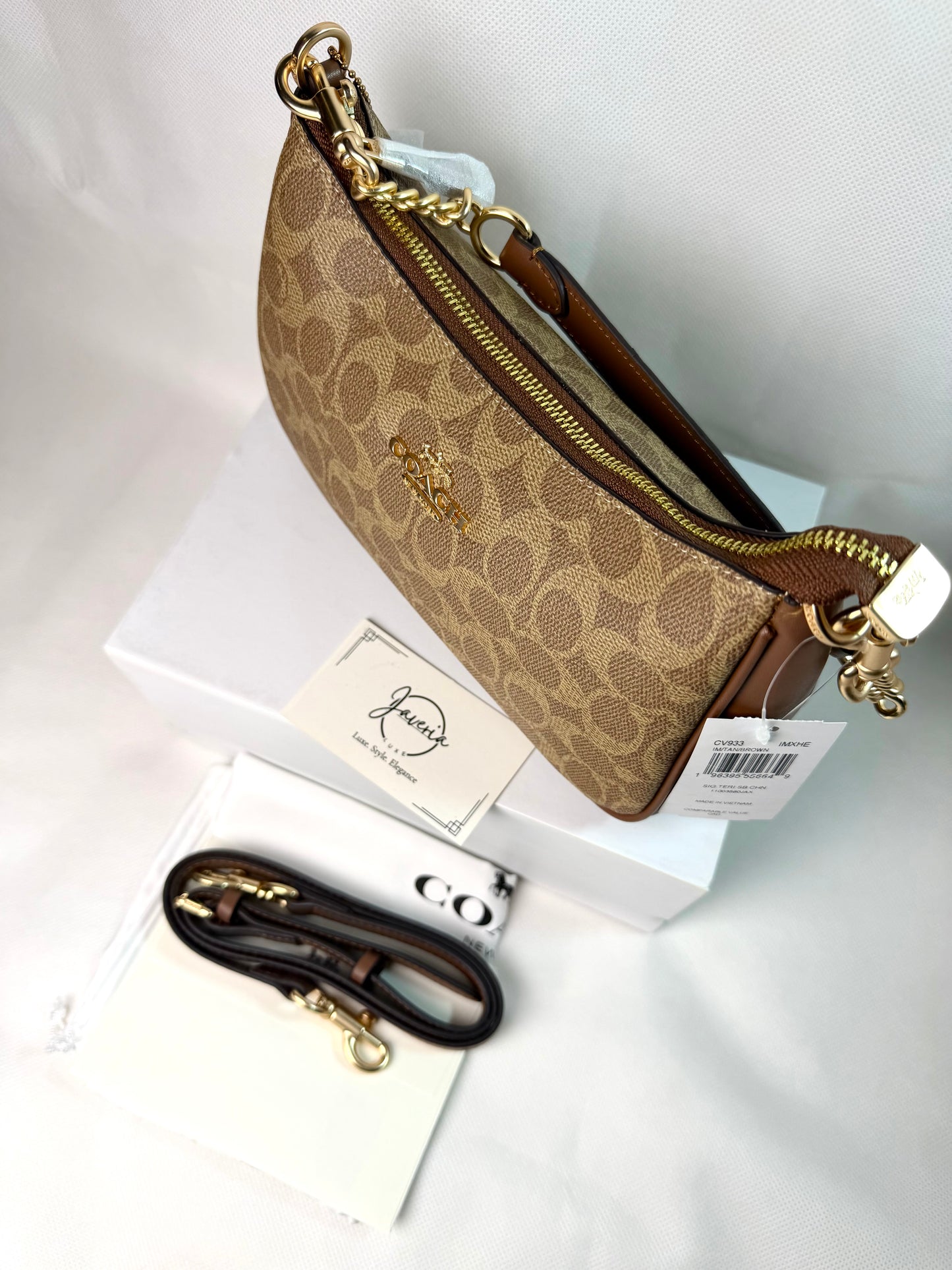 Coach Teri Shoulder bag (Signature Canvas)