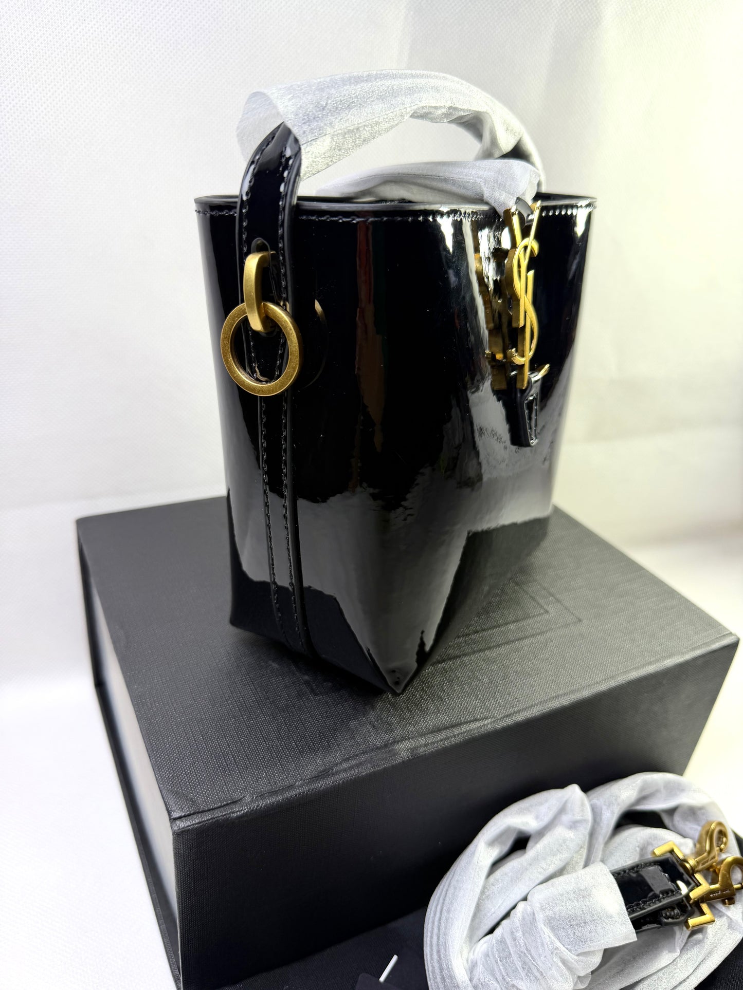 Le 37 Mini YSL Bucket Bag in Patent Leather - Black