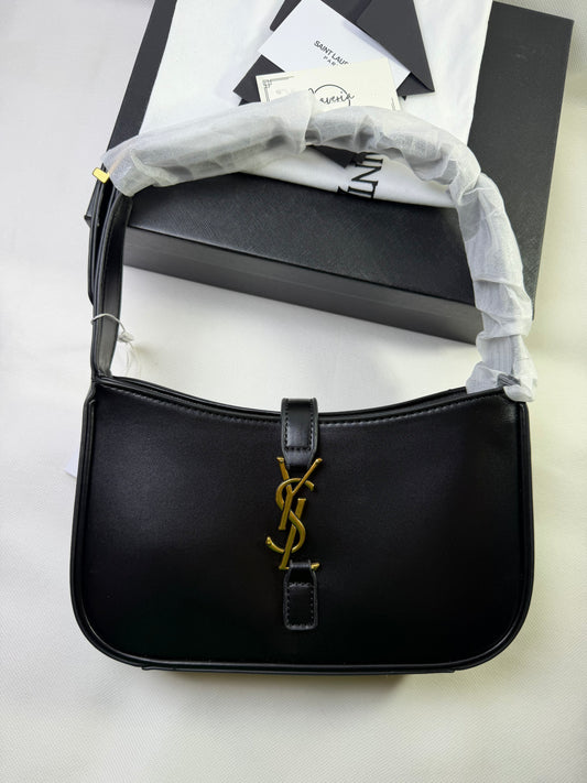 LE 5 À 7 IN SMOOTH LEATHER NOIR BAG