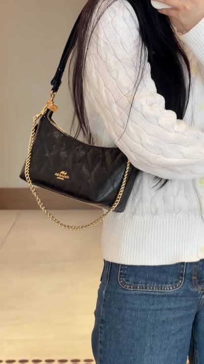 Coa*h Caitlin Shoulder Bag with Quilting - Black