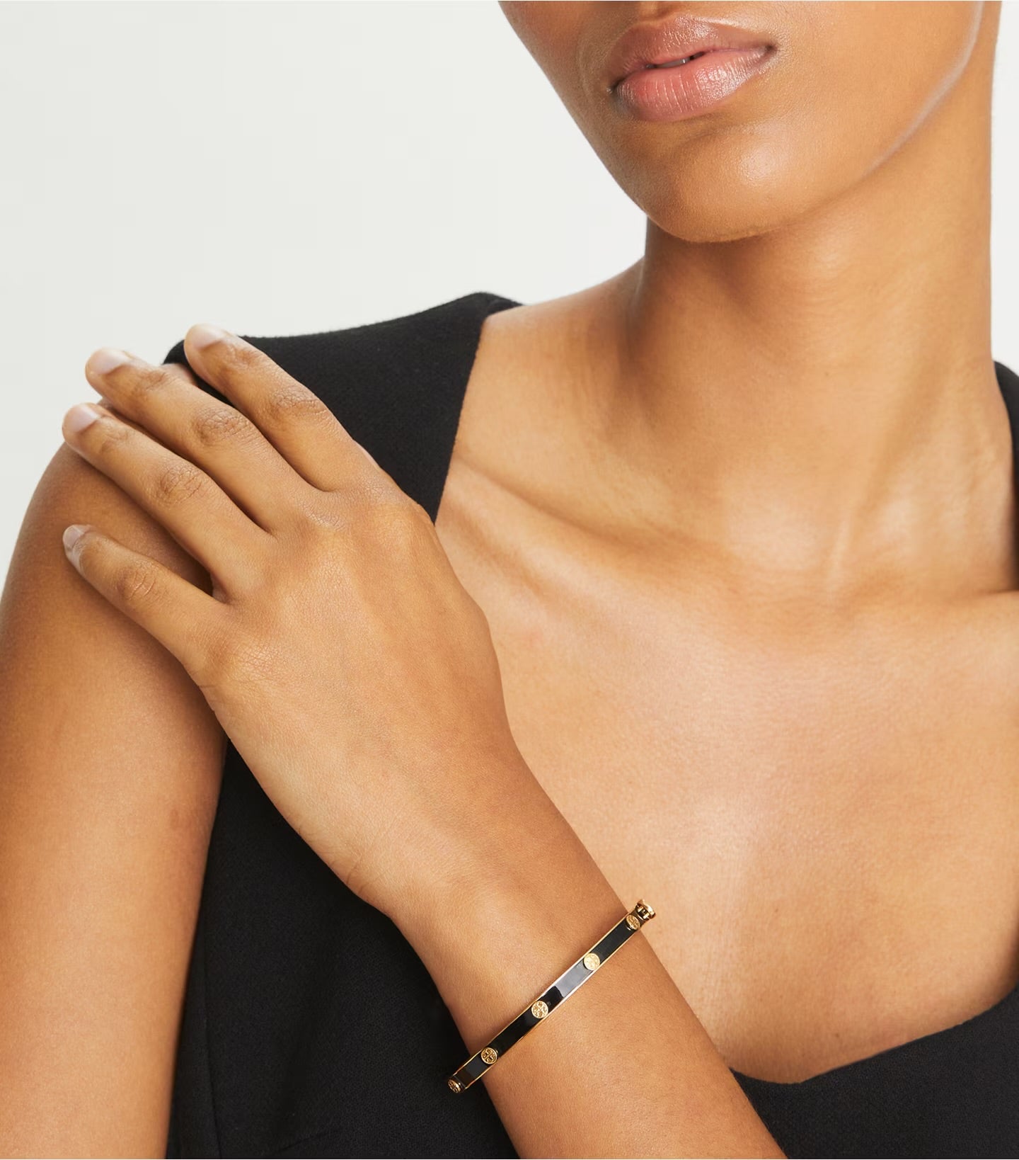 TORY MILLER STUD ENAMEL 5MM HINGE BRACELET - BLACK