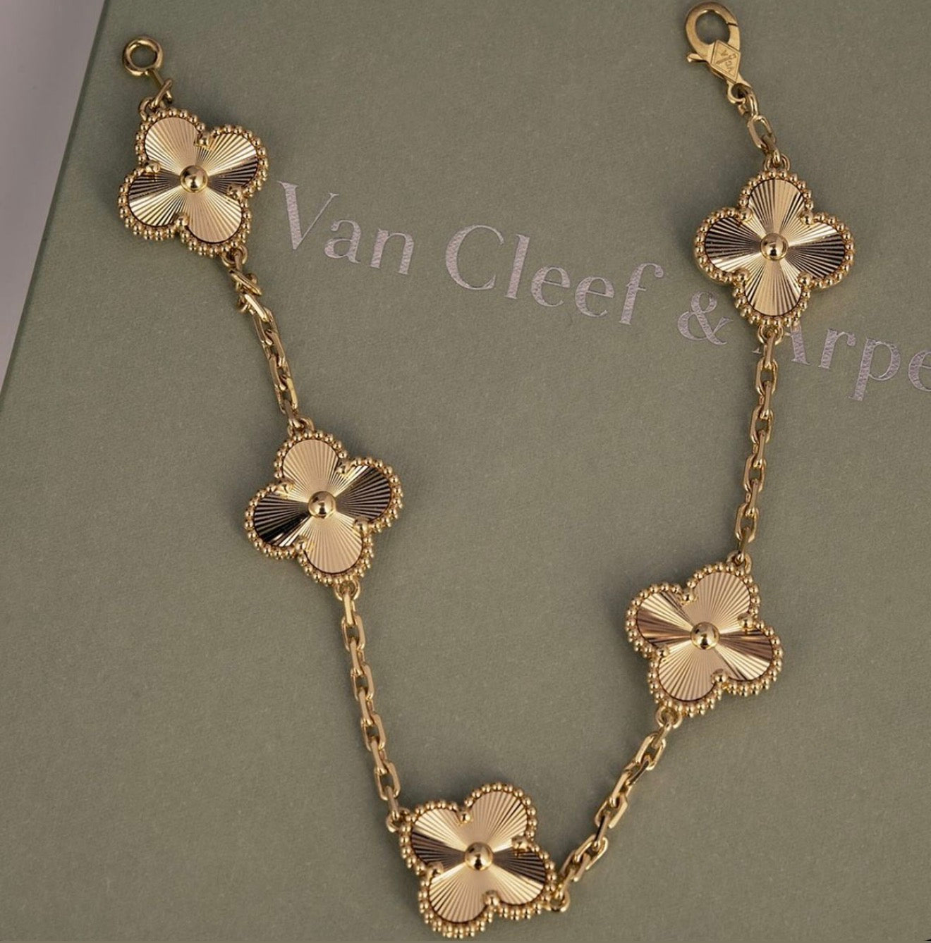 Van Cleef & Arpels Vintage Alhambra bracelet, 5 motifs - Gold
