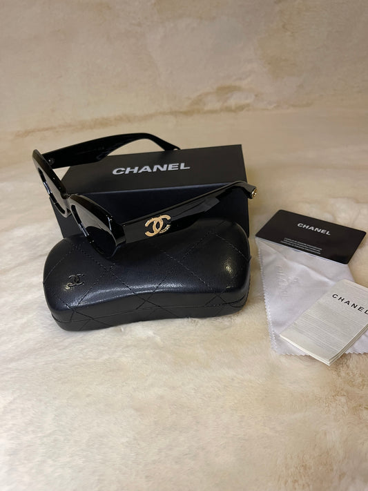 Chan*l Cat-eye Sunglasses UV Protective (with box & case)