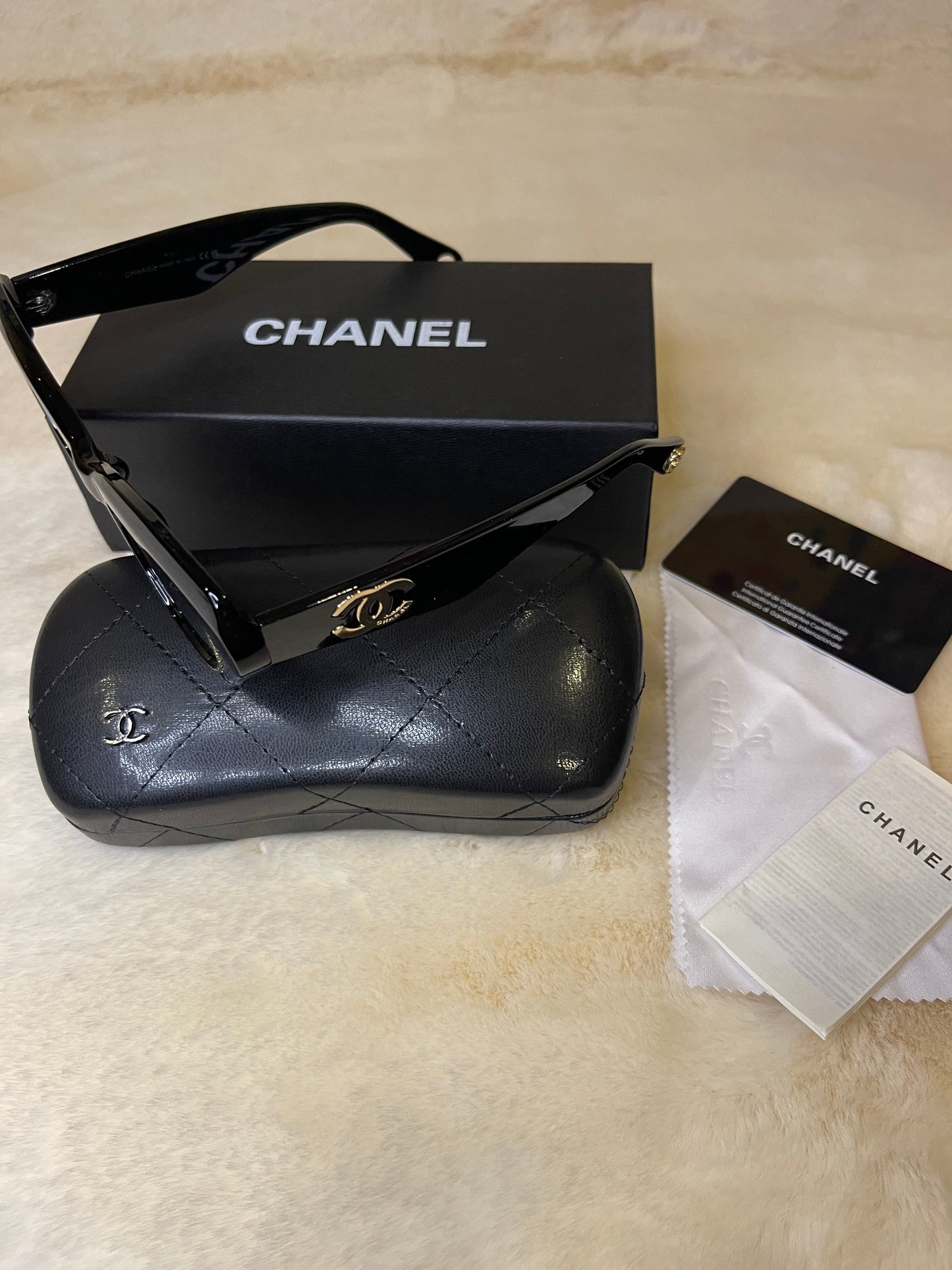 Chan*l Cat-eye Sunglasses UV Protective (with box & case)