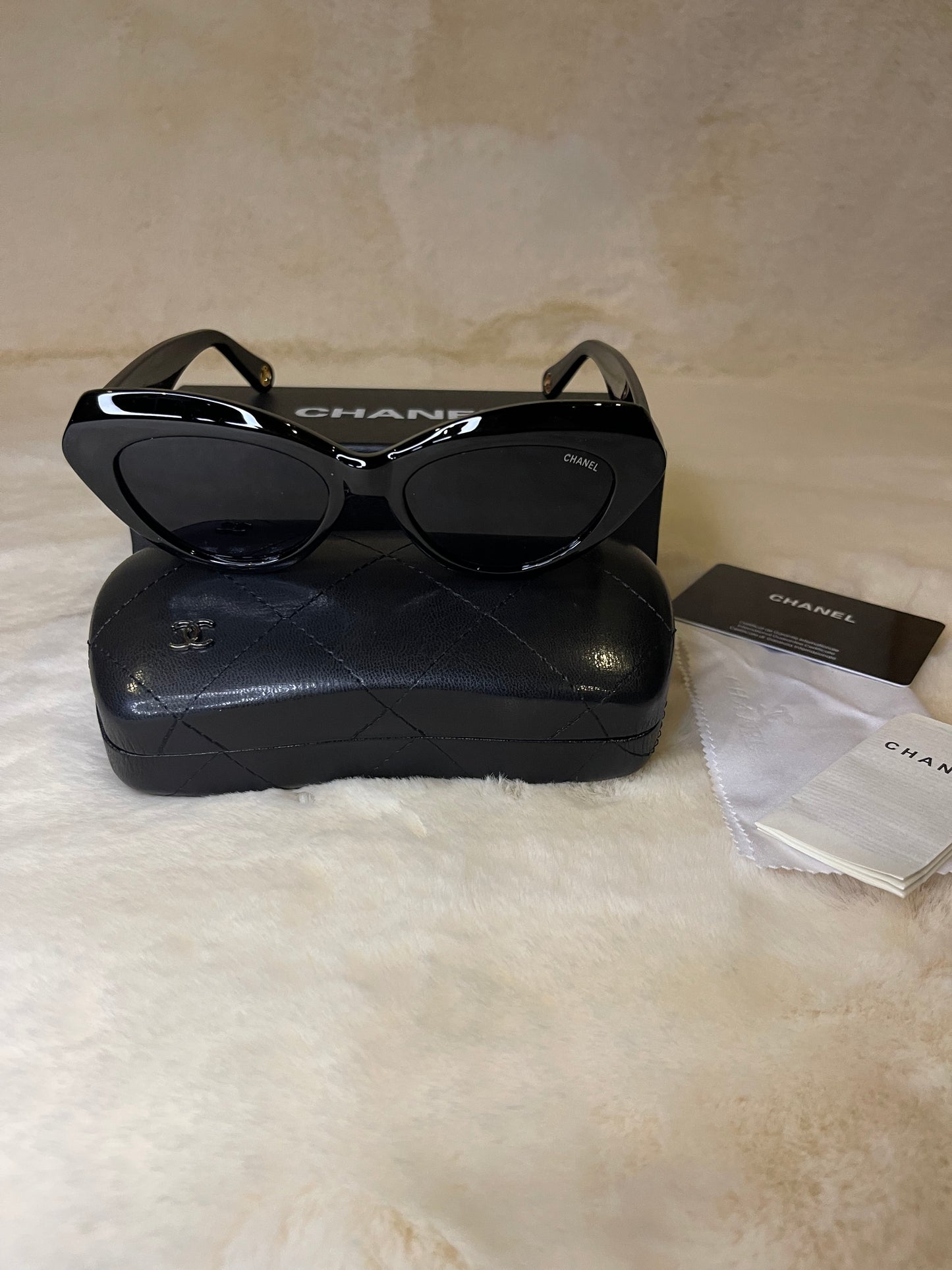 Chan*l Cat-eye Sunglasses UV Protective (with box & case)