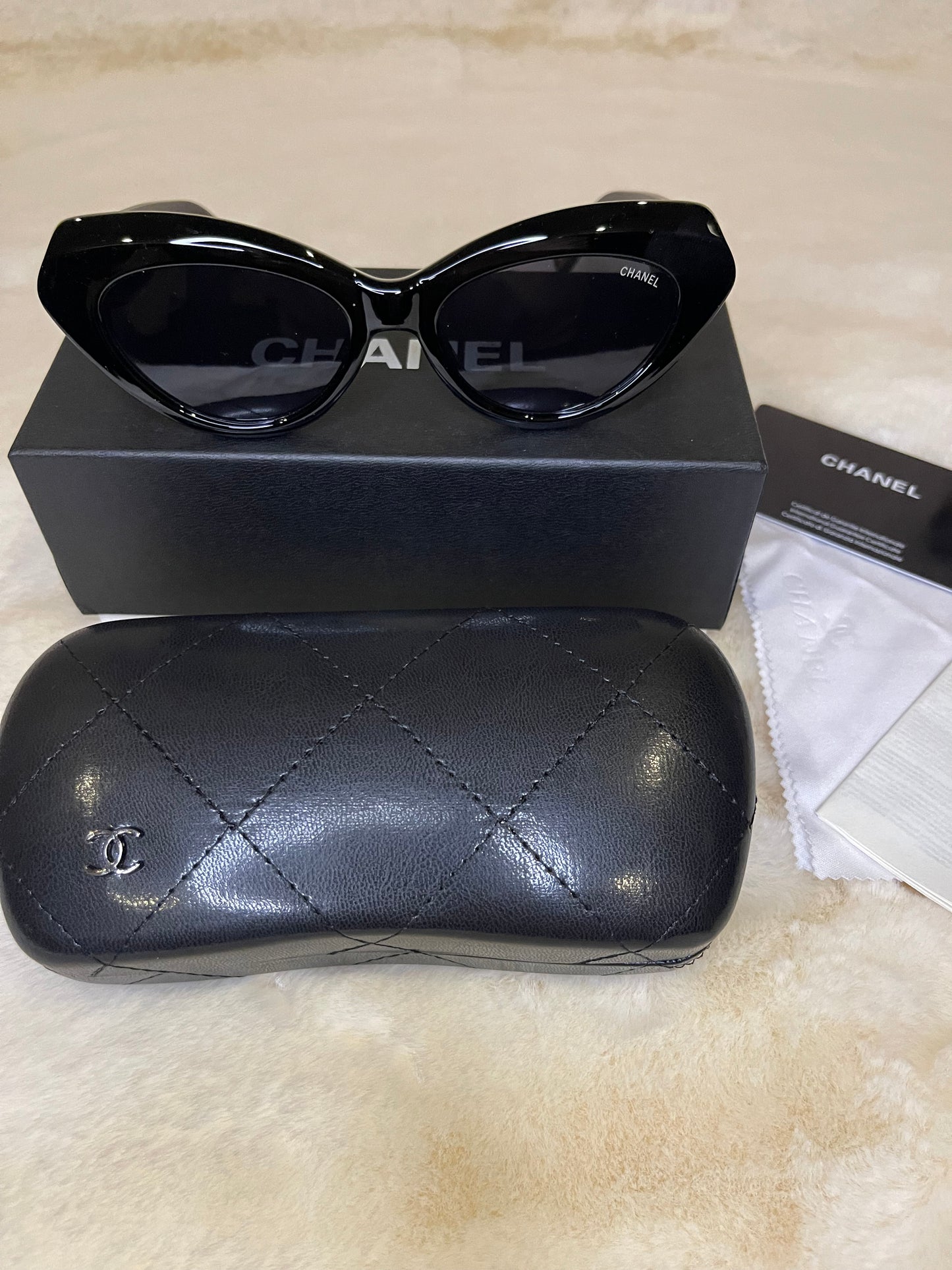 Chan*l Cat-eye Sunglasses UV Protective (with box & case)