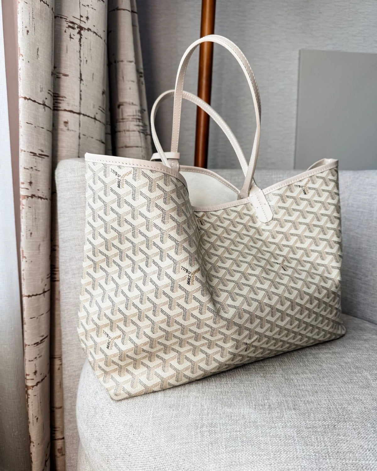 Goy*rd Medium Tote Bag - Beige