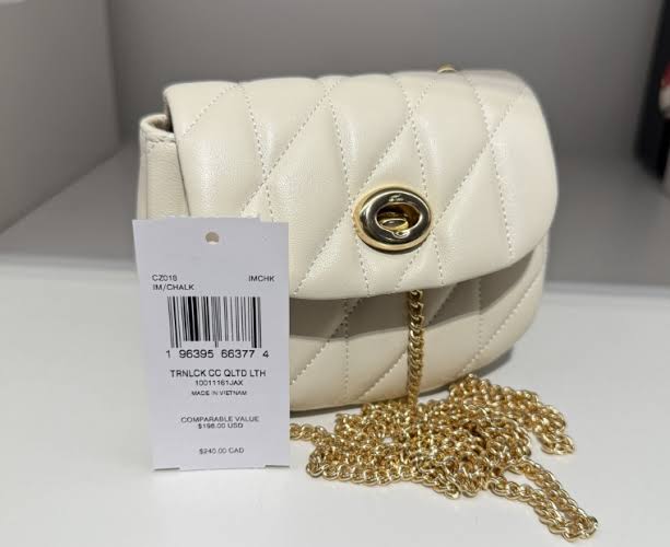 Coach Turnlock Card Case bag -Quilted White