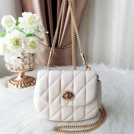 Coach Turnlock Card Case bag -Quilted White